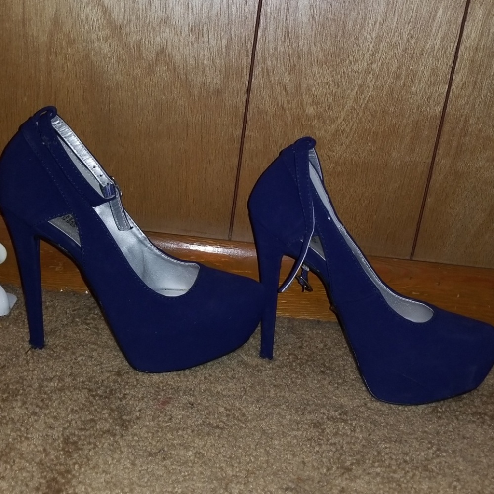 heels - Picture 2 of 3